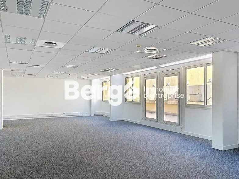 Office in Valbonne for lease - Interior Photo - Image 3 of 8