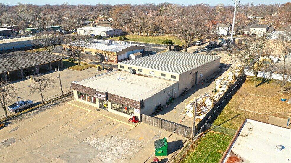 12902 Shawnee Mission Pky Shawnee Ks 66216 Loopnet Com