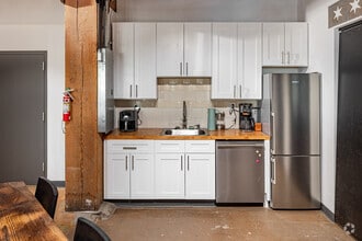 1200 W 35th St, Chicago, IL for lease Interior Photo- Image 2 of 13