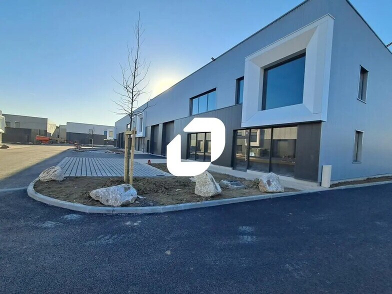 Office in Quesnoy-sur-Deûle for lease - Building Photo - Image 2 of 7