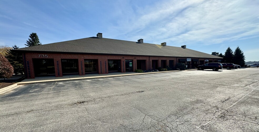 735 N Perryville Rd, Rockford, IL for lease - Building Photo - Image 1 of 8