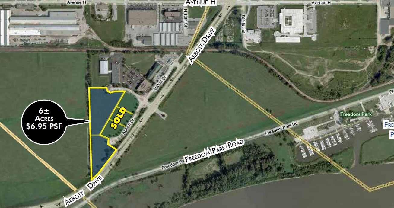 201 Owen Parkway Cir, Carter Lake, IA for sale Primary Photo- Image 1 of 1