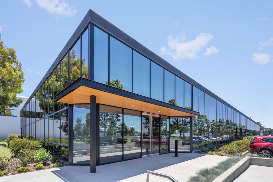 6550 Katella Ave, Cypress, CA for lease - Building Photo - Image 2 of 6