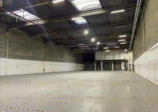 Flex in Herblay for lease Interior Photo- Image 2 of 11