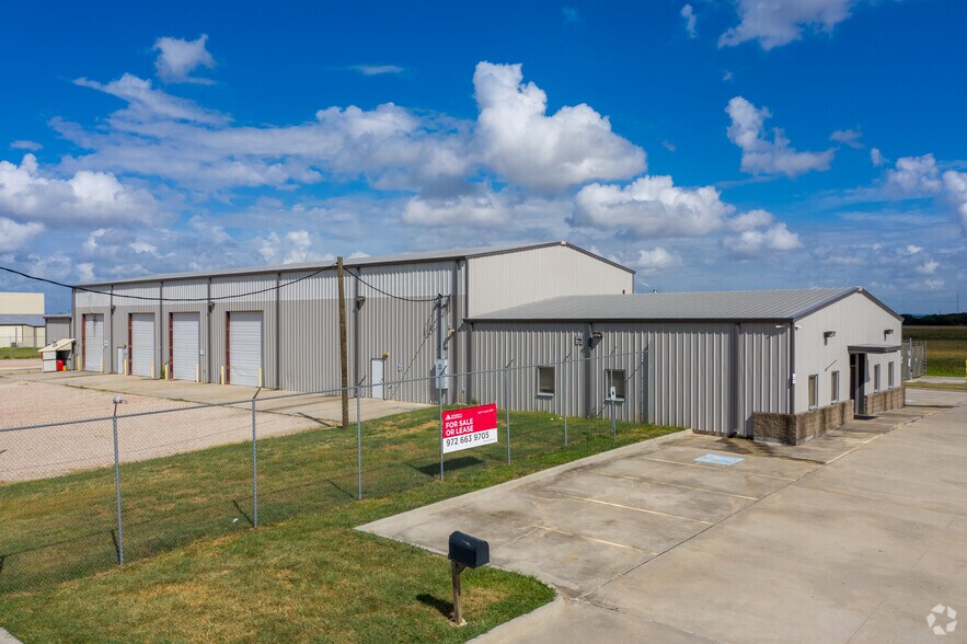 1406 Stubbs Dr, El Campo, TX for sale - Primary Photo - Image 1 of 1