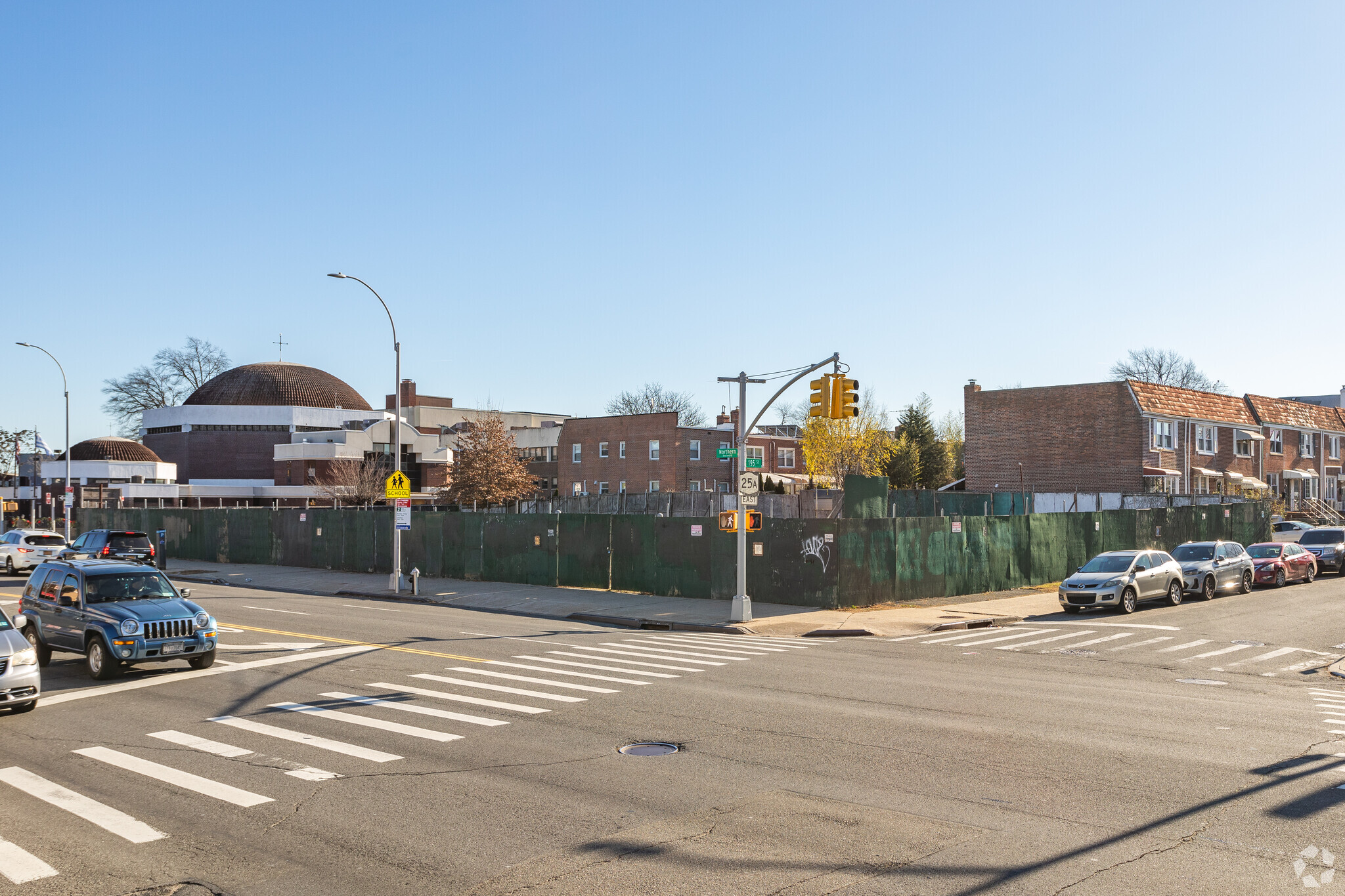 195-20 Northern Blvd, Flushing, NY for lease Building Photo- Image 1 of 14