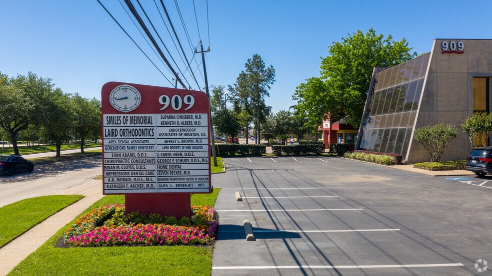 909 Dairy Ashford Rd, Houston, TX for lease - Building Photo - Image 2 of 8