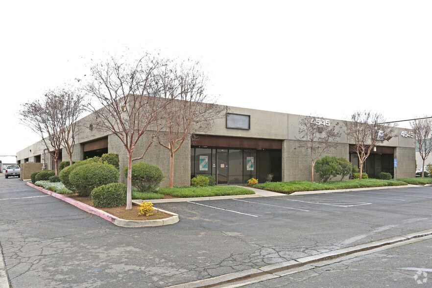 4539 N Brawley Ave, Fresno, CA for lease - Primary Photo - Image 2 of 6