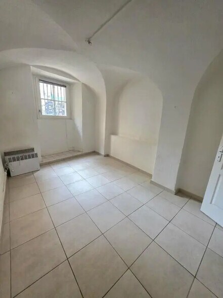 Office in Nice for lease - Interior Photo - Image 3 of 6