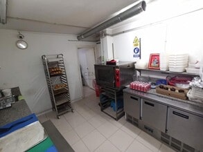 Retail in Barcelona, Barcelona for lease Interior Photo- Image 1 of 4