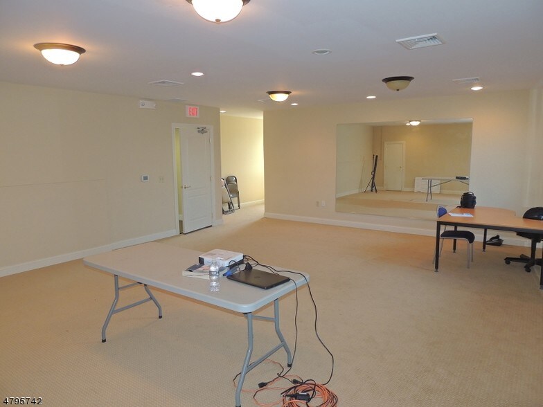 23 Mountain Blvd, Warren, NJ for lease - Interior Photo - Image 2 of 4