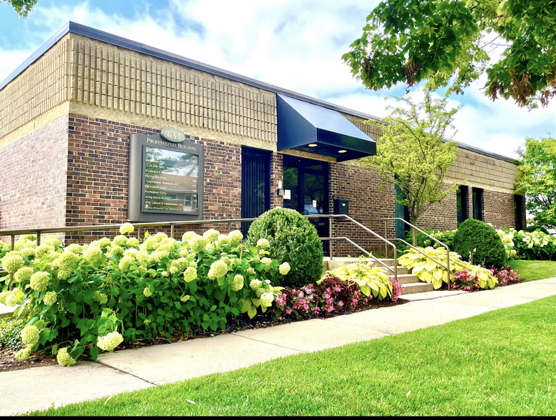 633 Rogers St, Downers Grove, IL for lease - Building Photo - Image 1 of 6