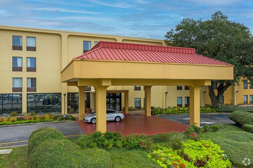 11 Ashley Point Dr, Charleston, SC for sale - Building Photo - Image 2 of 2