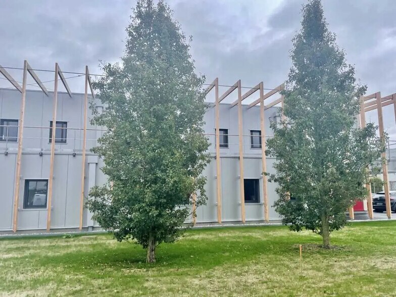 Office in Venette for lease - Building Photo - Image 2 of 14