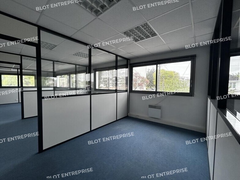 Office in Nantes for lease - Interior Photo - Image 1 of 11