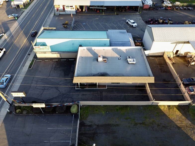 2101 W Main St, Medford, OR for lease - Building Photo - Image 2 of 11