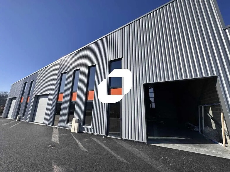 Flex in Beychac-et-Caillau for lease - Building Photo - Image 1 of 5