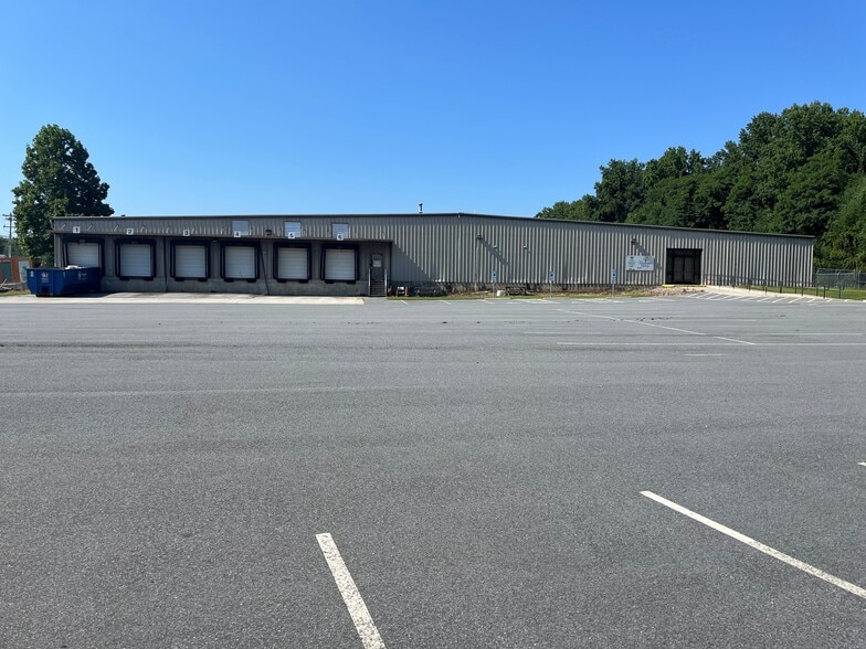 505 Aztec Dr, High Point, NC for sale - Building Photo - Image 2 of 12