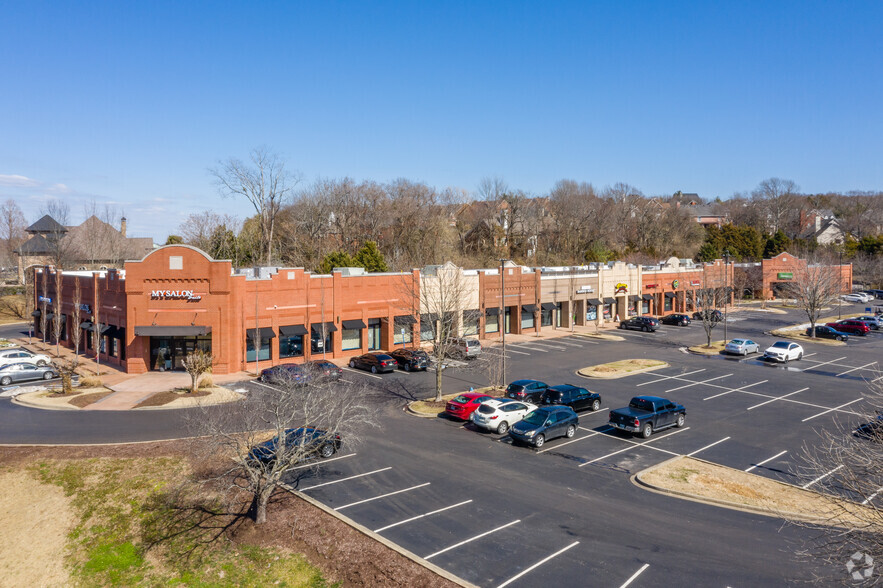 330 Mayfield Dr, Franklin, TN for lease - Building Photo - Image 2 of 9