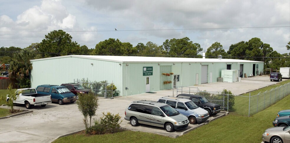 598 Washburn Rd, Melbourne, FL for lease - Building Photo - Image 2 of 5