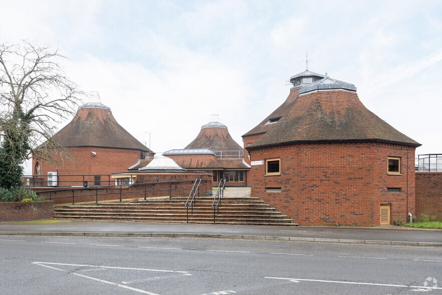 Reigate Rd, Dorking for lease - Building Photo - Image 2 of 2