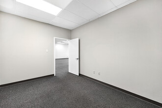 2200 Veterans Memorial Blvd, Kenner, LA for lease Interior Photo- Image 2 of 8