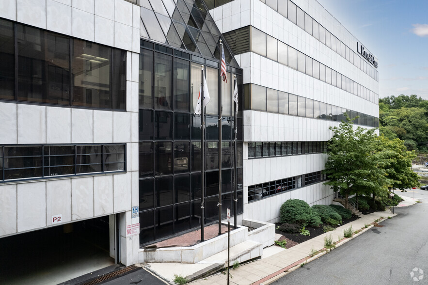 2160 N Central Rd, Fort Lee, NJ for lease - Building Photo - Image 3 of 8