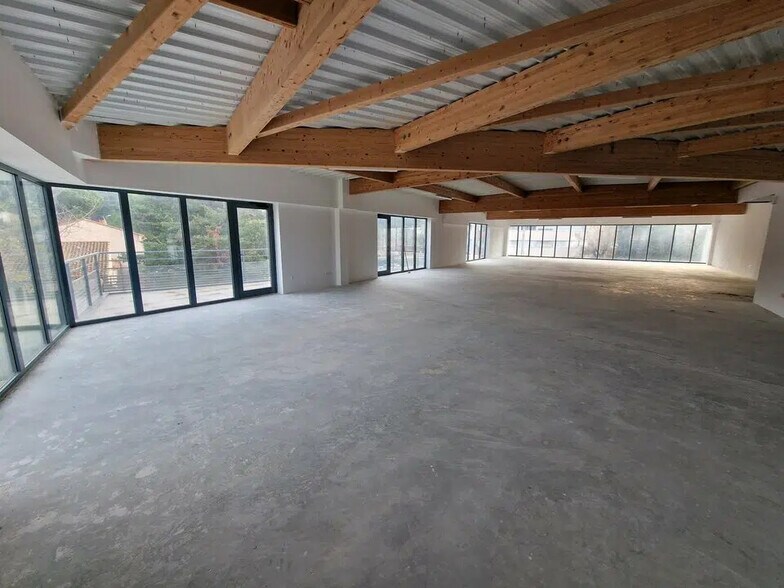 Office in Le Cannet for lease - Interior Photo - Image 1 of 7