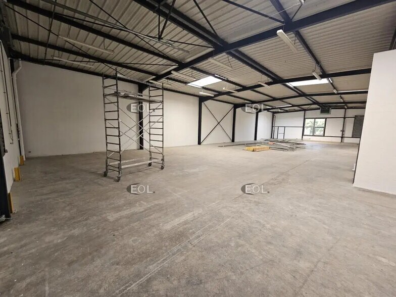 Flex in Ivry-sur-Seine for lease - Building Photo - Image 2 of 9