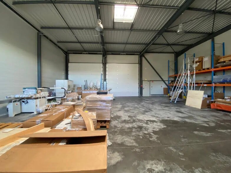 Office in Vourles for lease - Interior Photo - Image 3 of 8