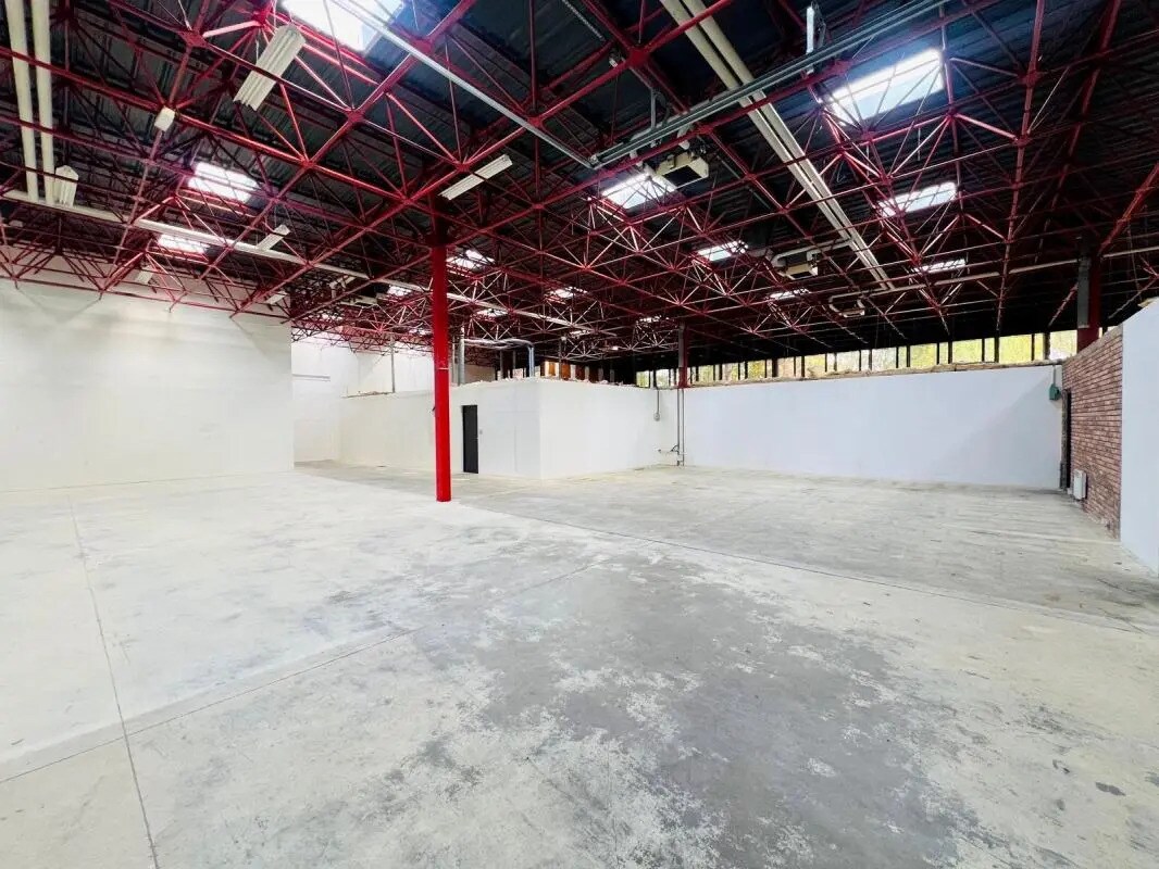 Flex in Montigny-le-Bretonneux for lease Building Photo- Image 1 of 20