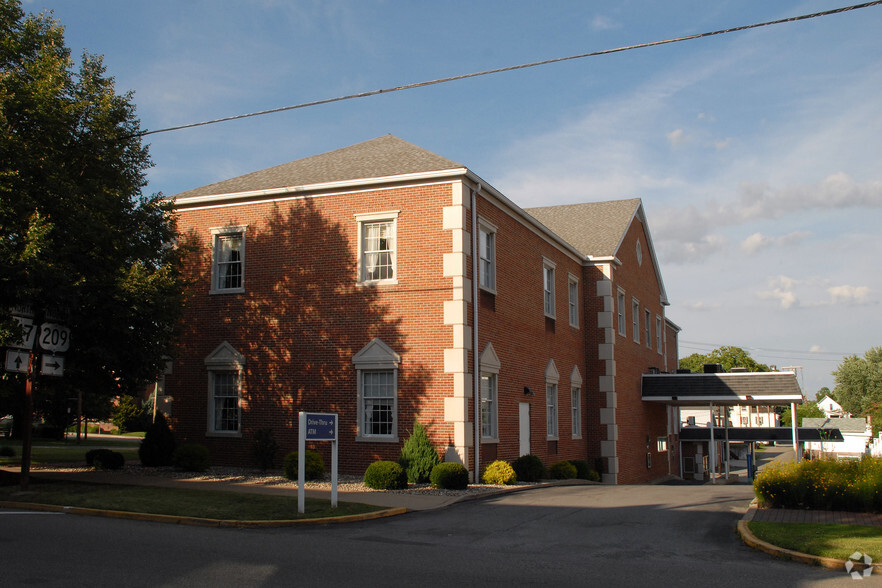 150 Market Sq, Millersburg, PA for sale - Building Photo - Image 3 of 5