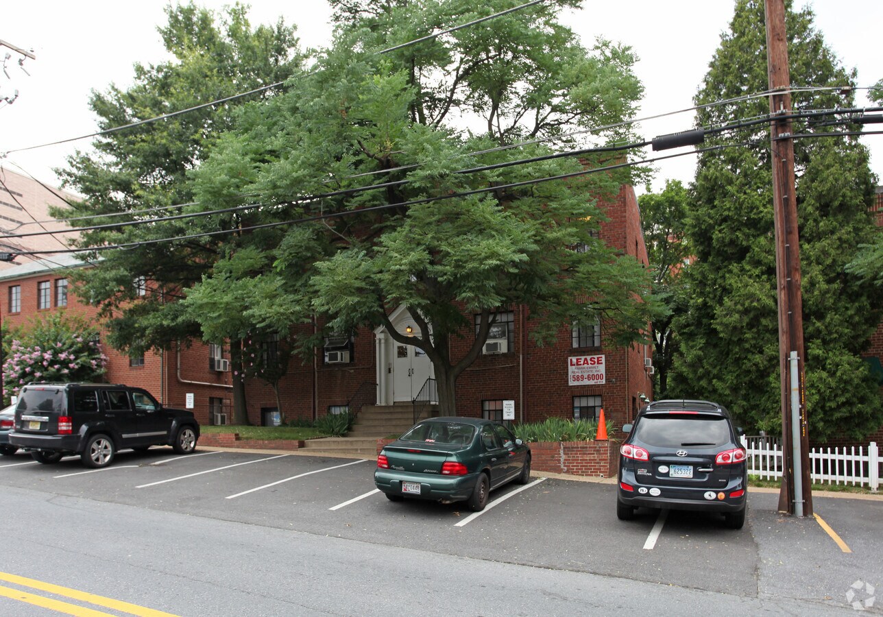 49094911 Hampden Ln, Bethesda, MD 20814