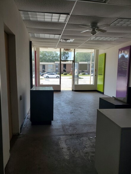 5320 Riverdale Rd, Atlanta, GA for lease - Interior Photo - Image 3 of 18