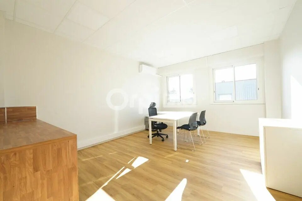 Location Bureaux 13 m² à 128 m² - Photo 1