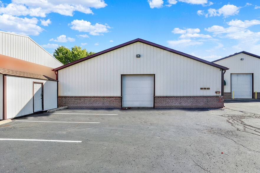 3291 Madison Ave portfolio of 2 properties for sale on LoopNet.com - Building Photo - Image 3 of 24