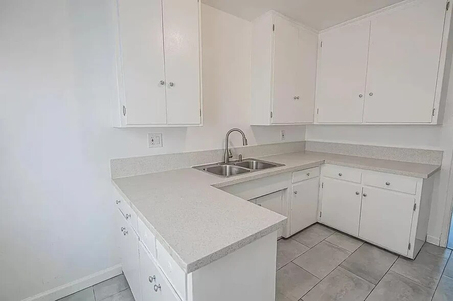 3213 Bartdon Ave, Inglewood, CA for sale - Building Photo - Image 3 of 15