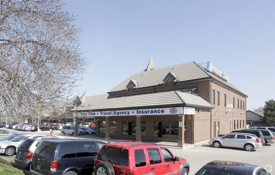 155 Main St E, Grimsby, ON for lease - Building Photo - Image 3 of 7