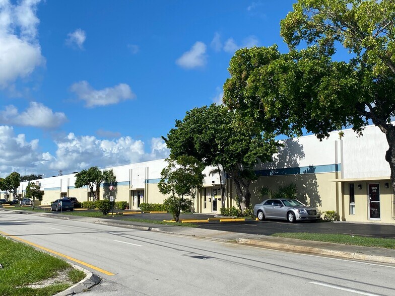 3910 N 29th Ave, Hollywood, FL for sale - Building Photo - Image 1 of 1