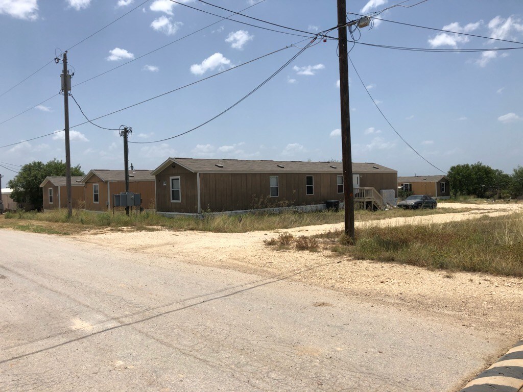 309 Carrizo Hill Dr, Carrizo Springs, TX, 78834 Multifamily Property