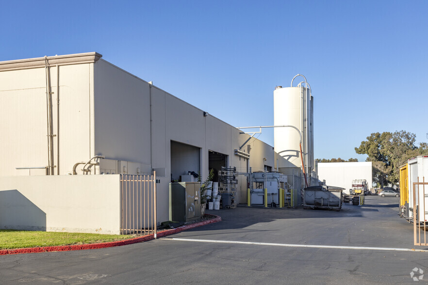 9350-9372 Cabot Dr, San Diego, CA for lease - Building Photo - Image 2 of 5