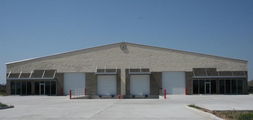 814 Summer Park Dr, Stafford, TX for lease - Building Photo - Image 1 of 2