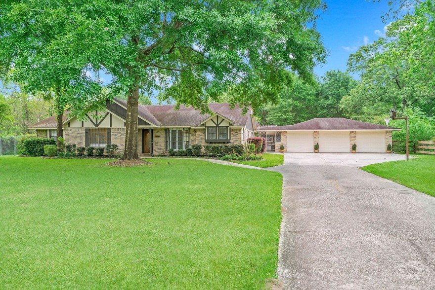 15197 Moonlight Trl, Conroe, TX for sale - Primary Photo - Image 1 of 8