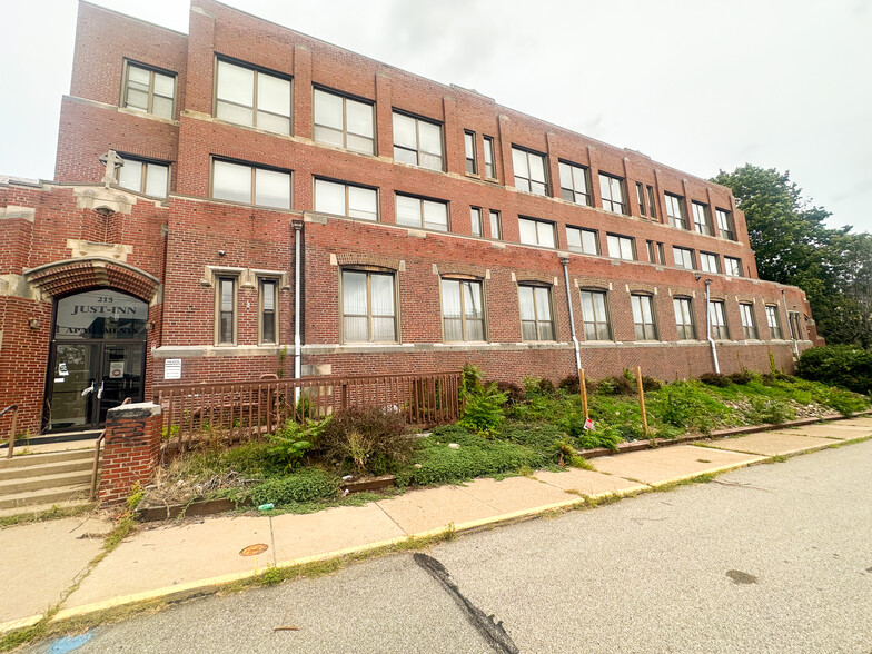 215 Lelia St, Pittsburgh, PA for sale - Building Photo - Image 2 of 12