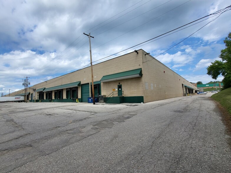 2850 Gilchrist Rd, Akron, OH for sale - Building Photo - Image 1 of 1