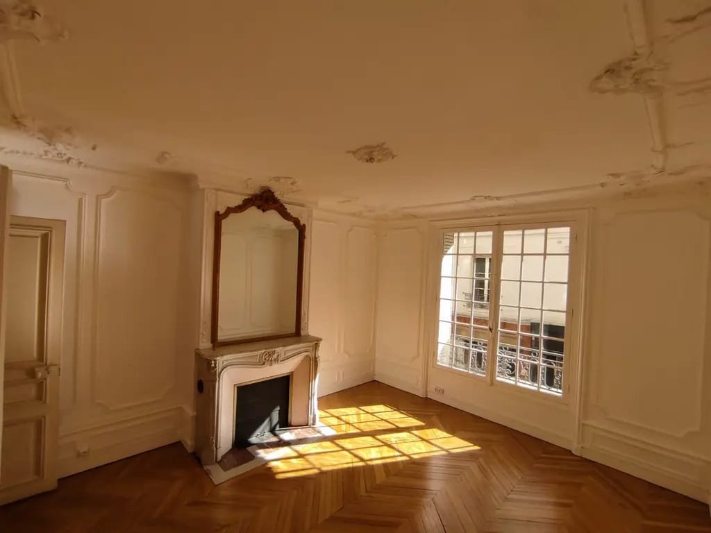 Office in Paris for lease Interior Photo- Image 1 of 10