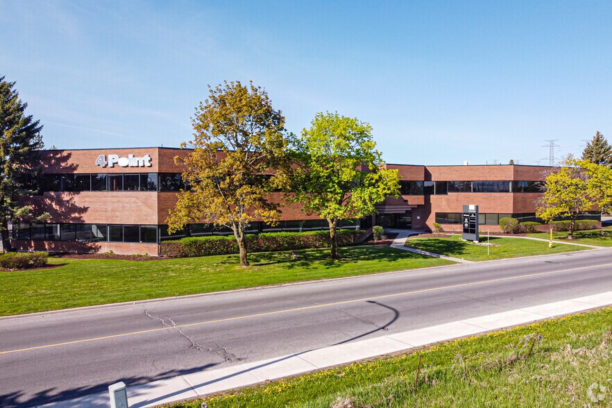 106 Colonnade Rd, Ottawa, ON for sale - Primary Photo - Image 1 of 1