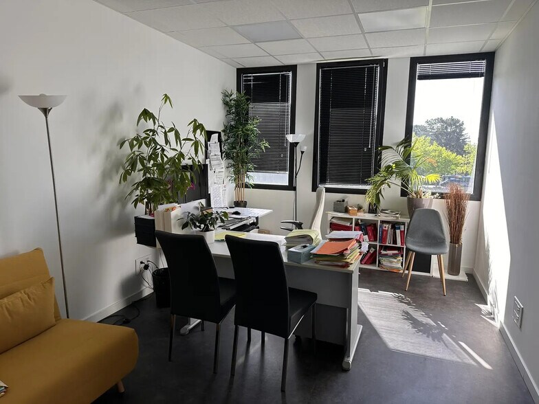 Office in Angers for sale - Building Photo - Image 1 of 6
