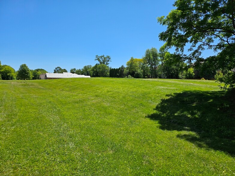 5806-5810 Terra Cotta Rd, Crystal Lake, IL for sale - Building Photo - Image 2 of 19