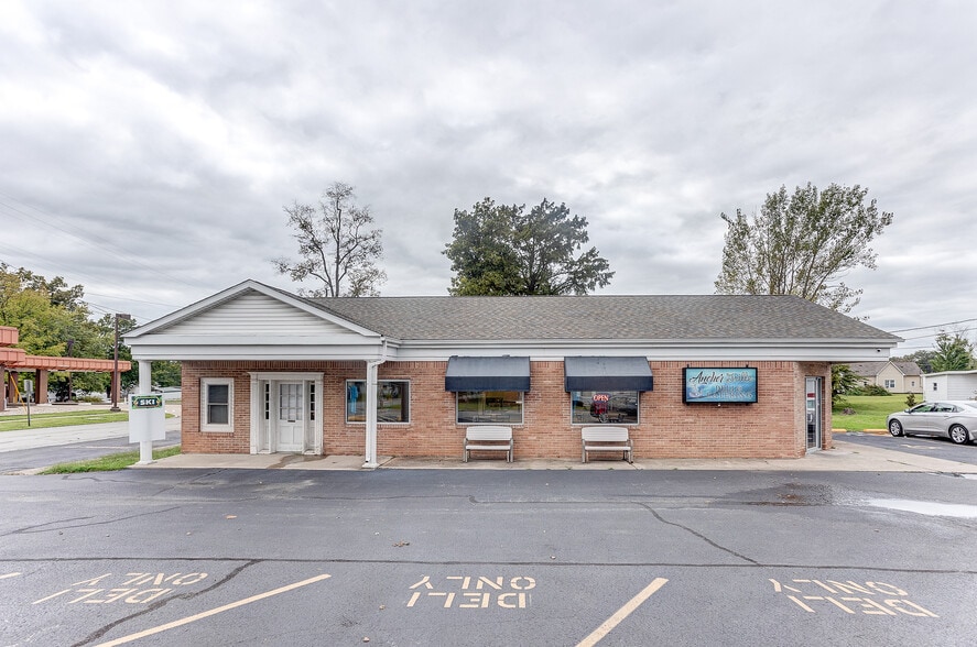 109 S Park St, Sesser, IL for sale - Primary Photo - Image 1 of 20